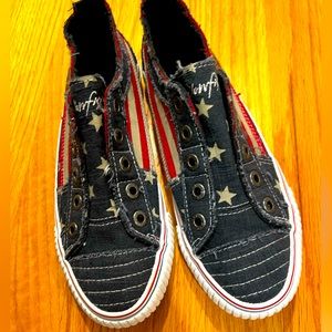 Blowfish pull on sneakers - American flag design sz 8